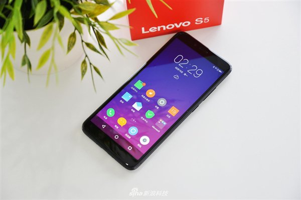 Lenovo S5 показан на «живых» фотографиях