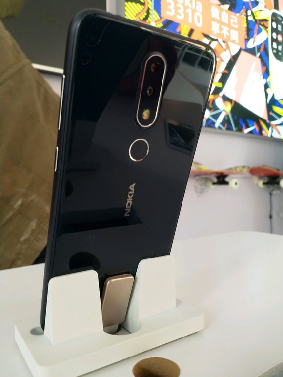 Смартфон Nokia X (Nokia X6) показали на реальных фотографиях