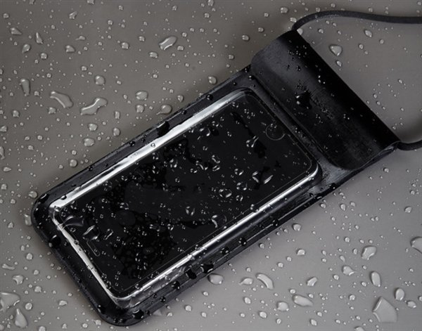 Xiaomi представила водонепроницаемый чехол для смартфонов