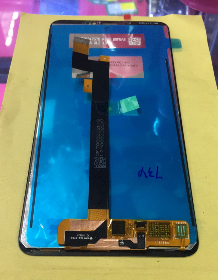 Дисплейный модуль смартфона Xiaomi Mi Max 3 показали на фото