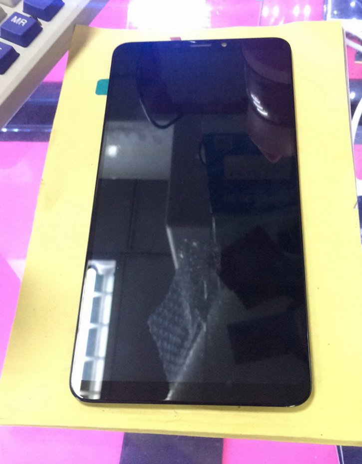 Дисплейный модуль смартфона Xiaomi Mi Max 3 показали на фото