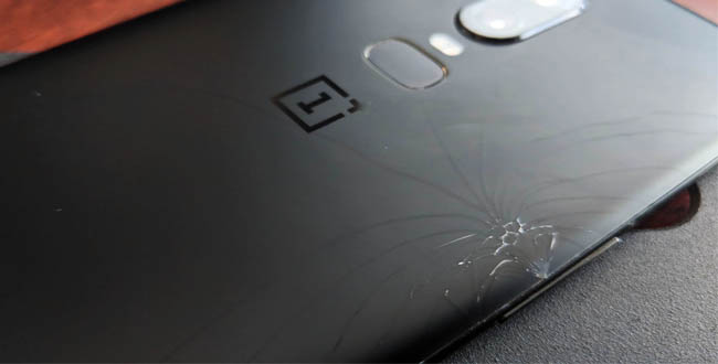 Владельцы OnePlus 6 жалуются на трескающиеся задние панели