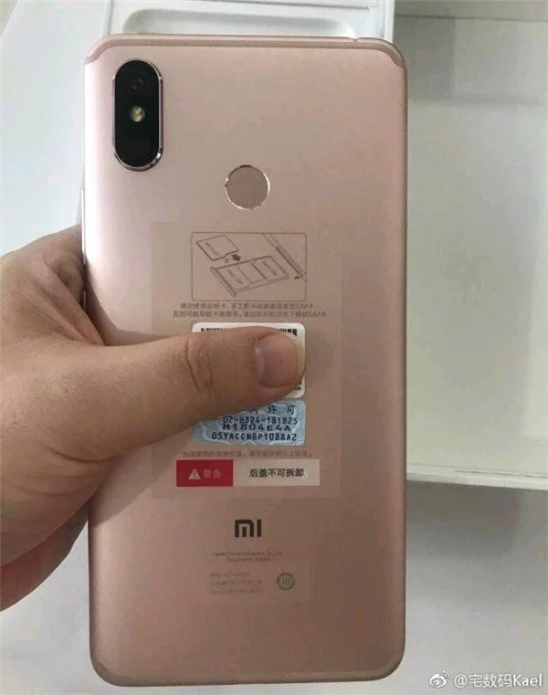 Xiaomi Mi Max 3 показали на новых фото и официальных рендерах