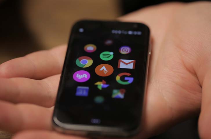 Необычный мини-смартфон Palm получил чип Snapdragon 435