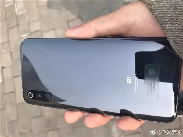 Пользователь купил Xiaomi Mi 9 без вспышки
