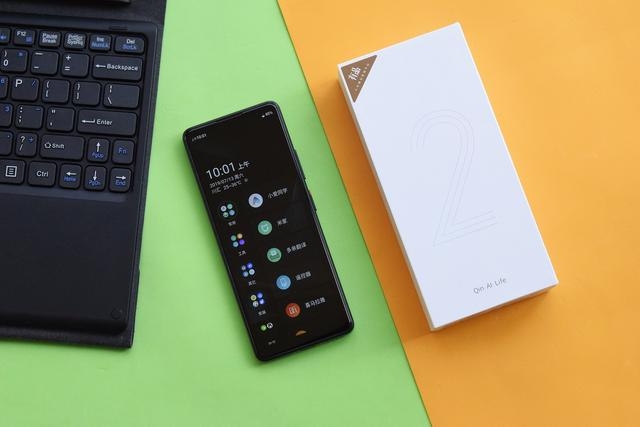Xiaomi представила уникальный смартфон Qin 2 за 73 доллара