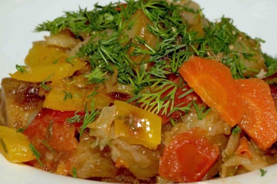 Тушеные кабачки с овощами и картошкой