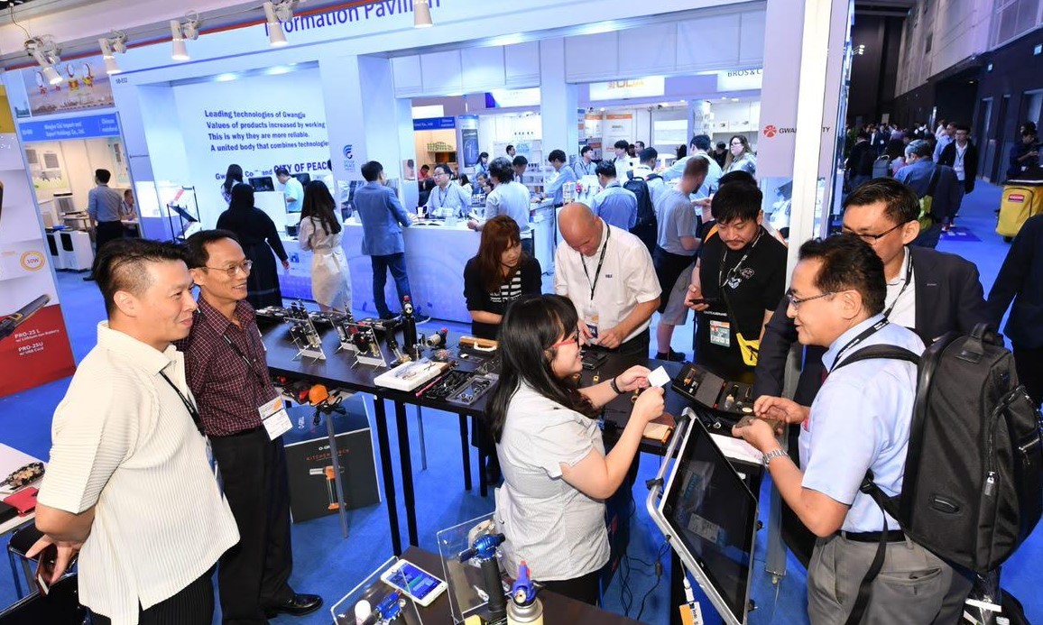 В Гонконге проводится выставка электроники Hong Kong Electronics Fair